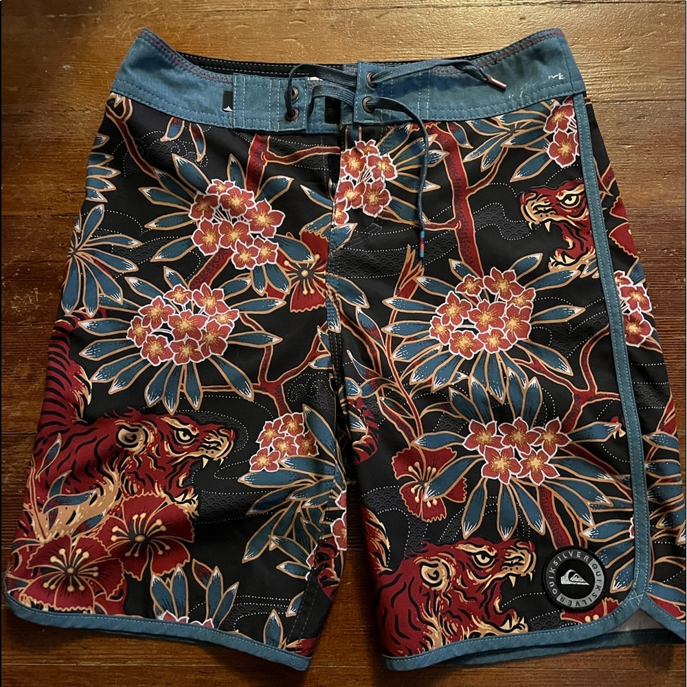 Boys Size 26 Quicksilver Board Shorts